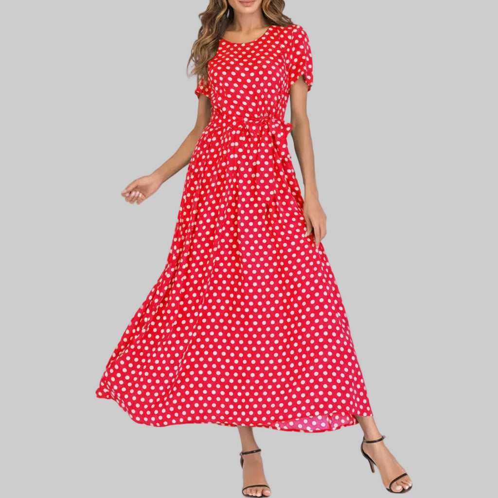Elegantes langes Kleid mit Polka-Dots und kurzen Ärmeln für einen stilvollen Auftritt