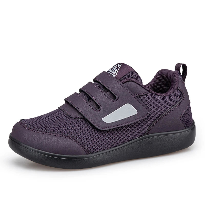 Atmungsaktive Sneakers mit Mesh und Klettverschlussriemen