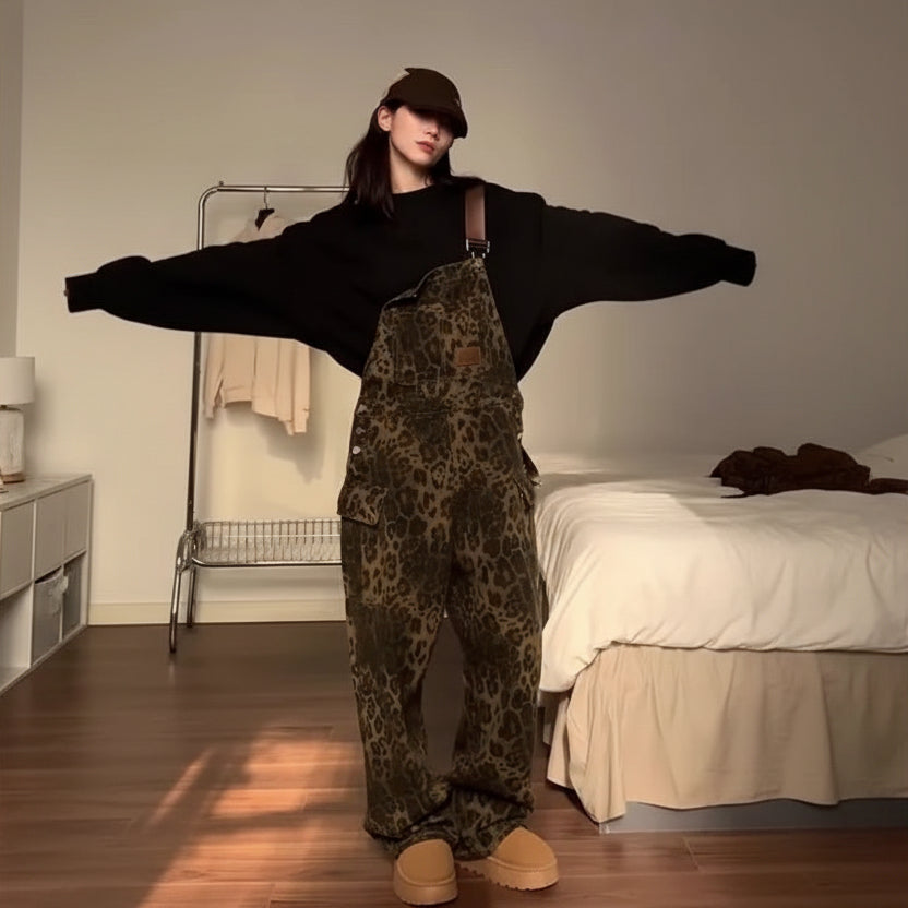 Stylische Damen-Overall mit Leopardenmuster und weitem Bein für lässige Looks