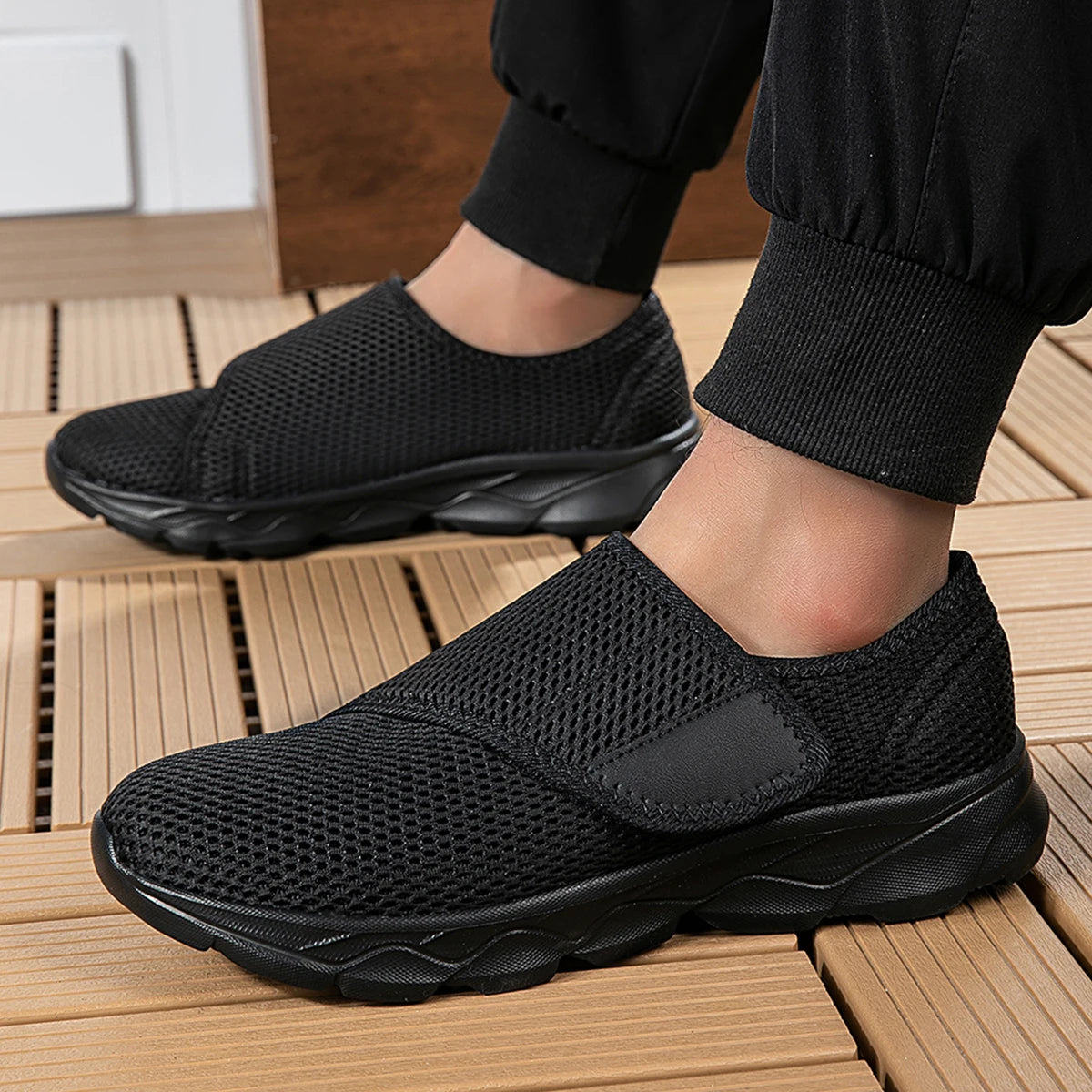 Stützende Sneaker mit breiter Passform