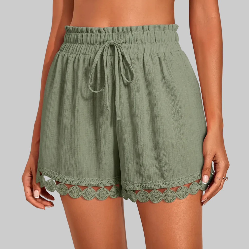Trendige Sommer-Shorts mit Spitzenbesatz für entspannte Urlaubslooks