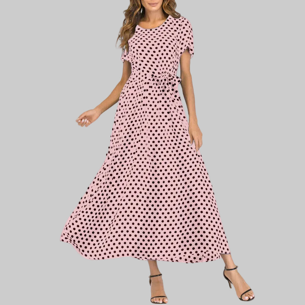 Elegantes langes Kleid mit Polka-Dots und kurzen Ärmeln für einen stilvollen Auftritt