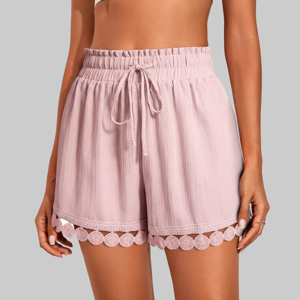 Trendige Sommer-Shorts mit Spitzenbesatz für entspannte Urlaubslooks