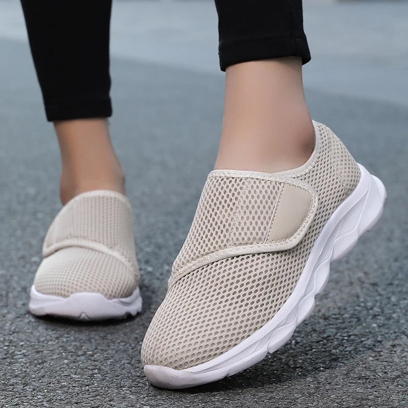 Stützende Sneaker mit breiter Passform