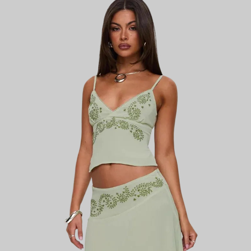 Elegantes besticktes Crop-Top mit Rückenausschnitt und Neckholder-Design