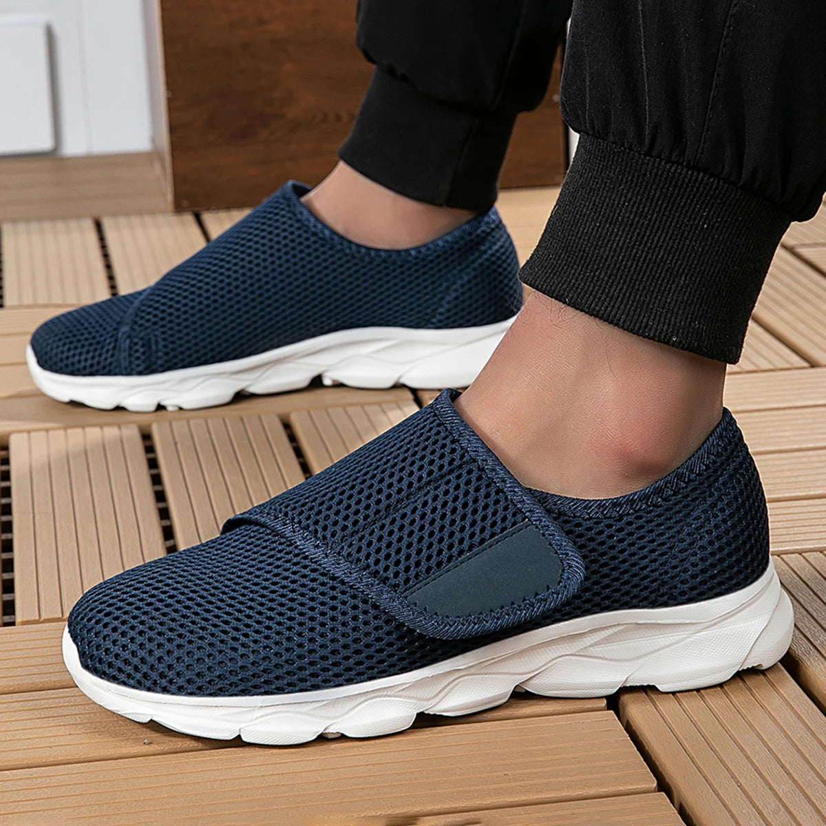 Stützende Sneaker mit breiter Passform