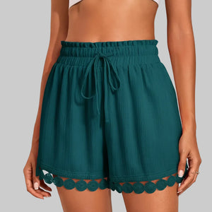 Trendige Sommer-Shorts mit Spitzenbesatz für entspannte Urlaubslooks