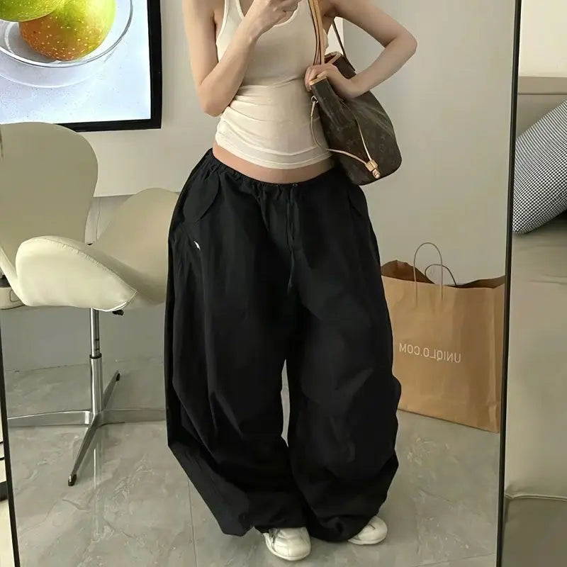 Freizeit-Parachute-Hose im Jogger-Stil