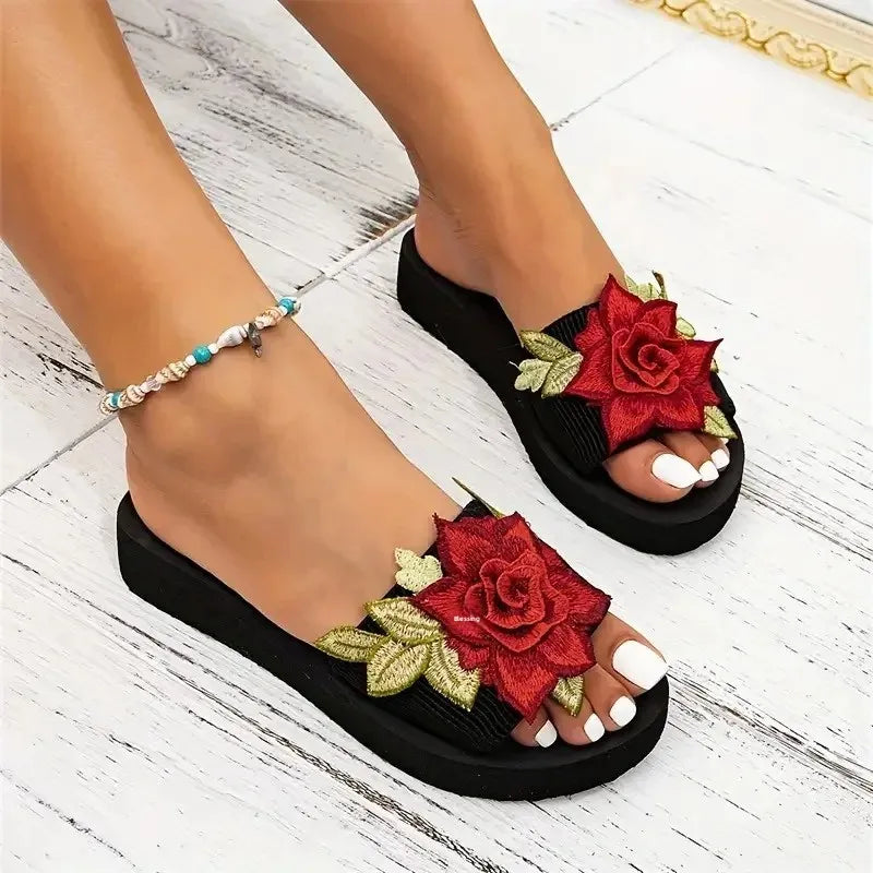 Florale Slip-On Sandalen