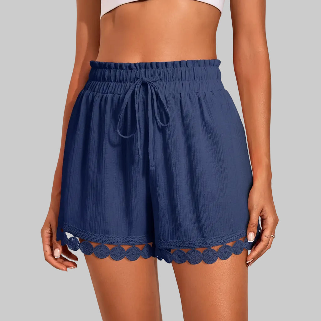 Trendige Sommer-Shorts mit Spitzenbesatz für entspannte Urlaubslooks