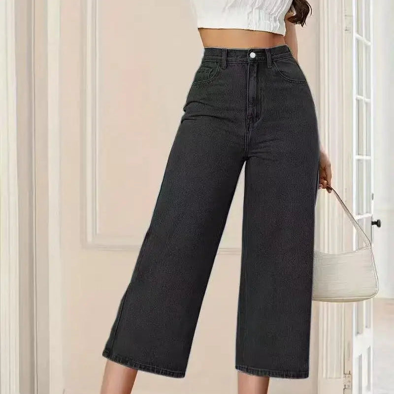 Hoch taillierte, schwarze, weite kurze Jeans