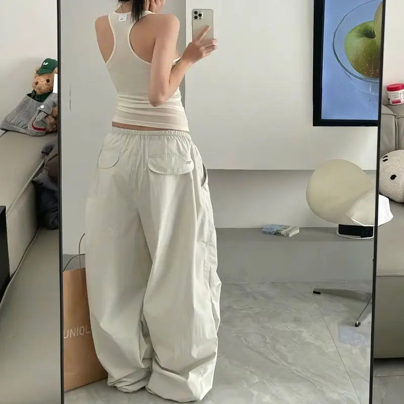 Freizeit-Parachute-Hose im Jogger-Stil