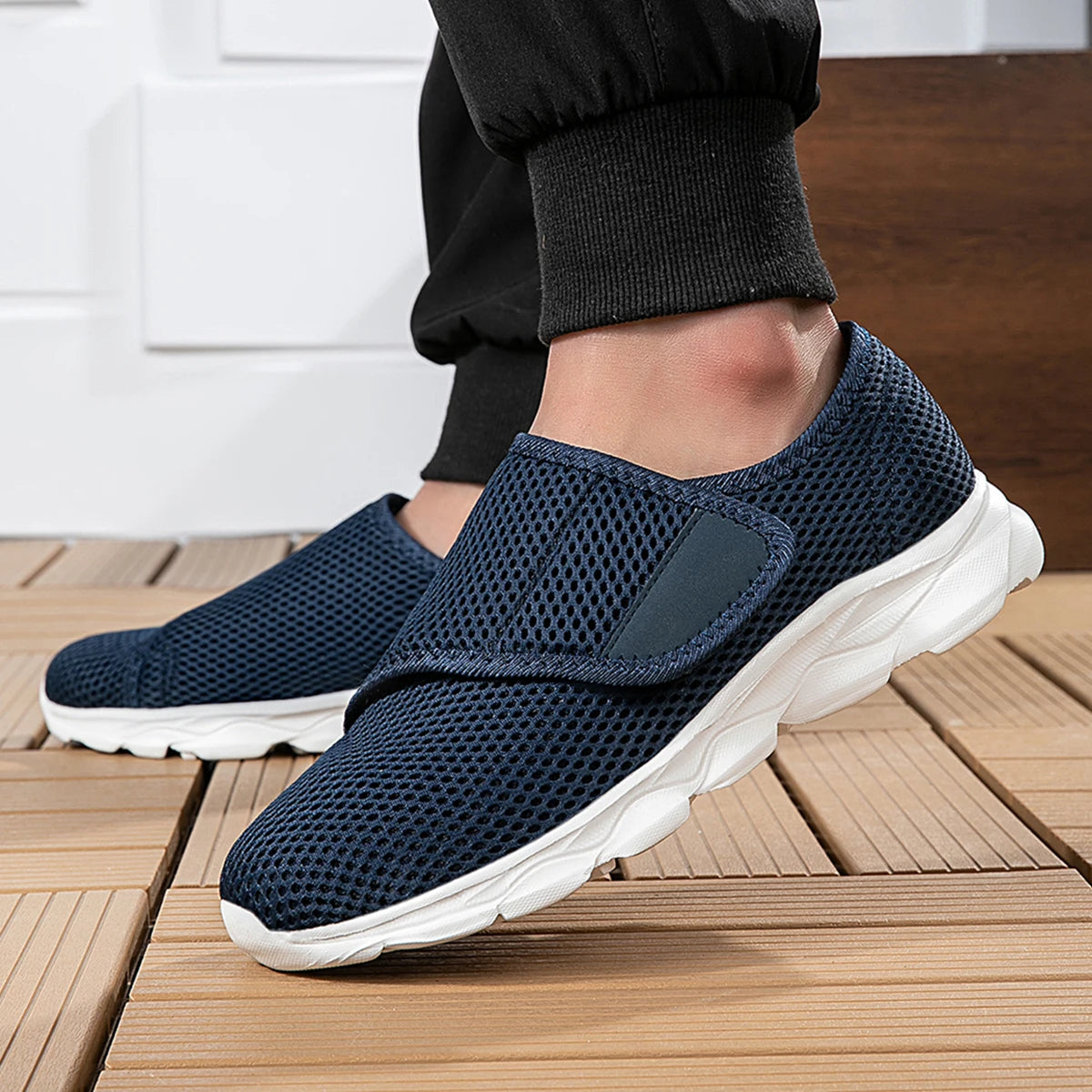 Stützende Sneaker mit breiter Passform