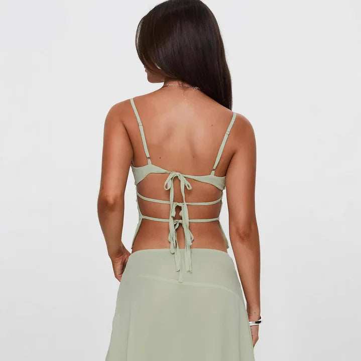 Elegantes besticktes Crop-Top mit Rückenausschnitt und Neckholder-Design