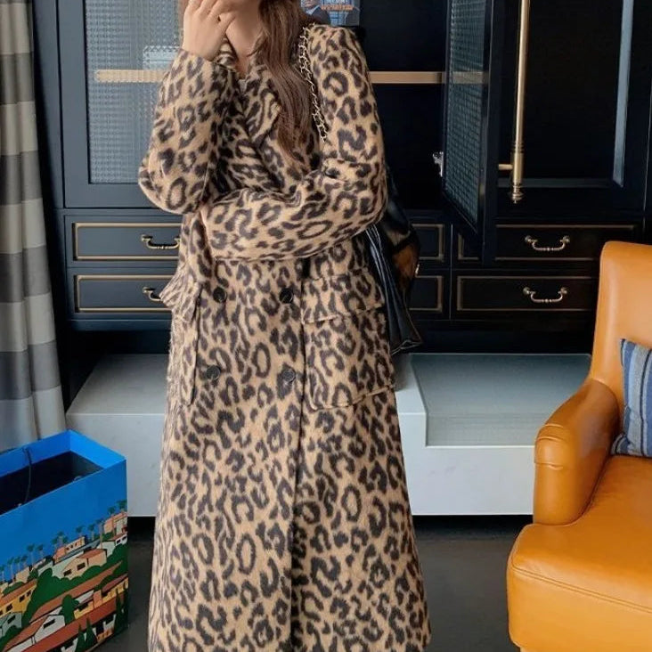Elegant Leopard Print Overcoat for Women with Loose Fit Design